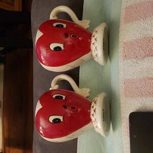 PAIR OF JOHANNA PARKER DESIGN ANTHROPOMORPHIC LOVERS TEA/COFFEE MUGS. VINTAGE.